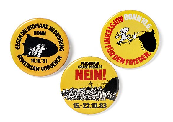 Drei Buttons der Friedensbewegung 1983