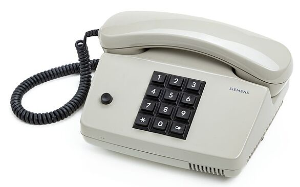 hellgraues Tastentelefon der Firma Siemens